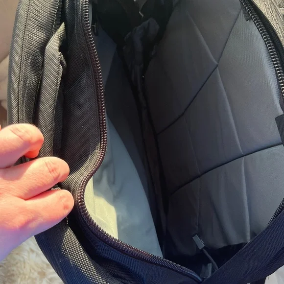 Tom Bihn Brain Bag - Picture 3 of 5